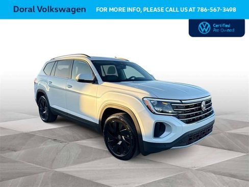 Used 2026 Volkswagen Atlas SE image 2
