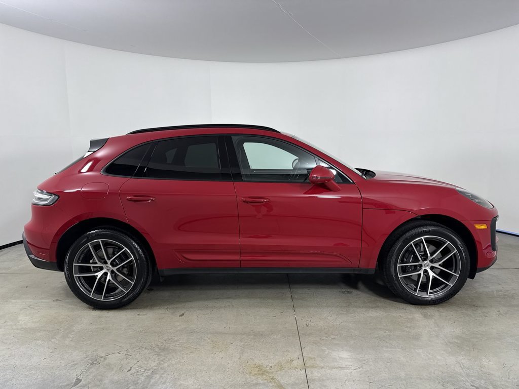 Certified 2025 Porsche Macan AWD/4WD image 8