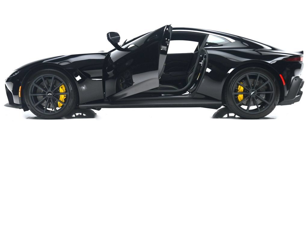 Used 2022 Aston Martin V8 Vantage Coupe RWD image 34