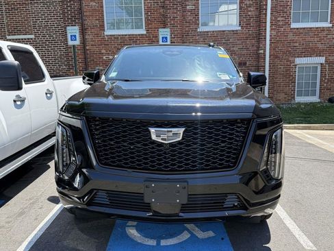 Used 2026 Cadillac Escalade ESV Platinum Sport w/ LPO, ONYX Package AWD/4WD image 2