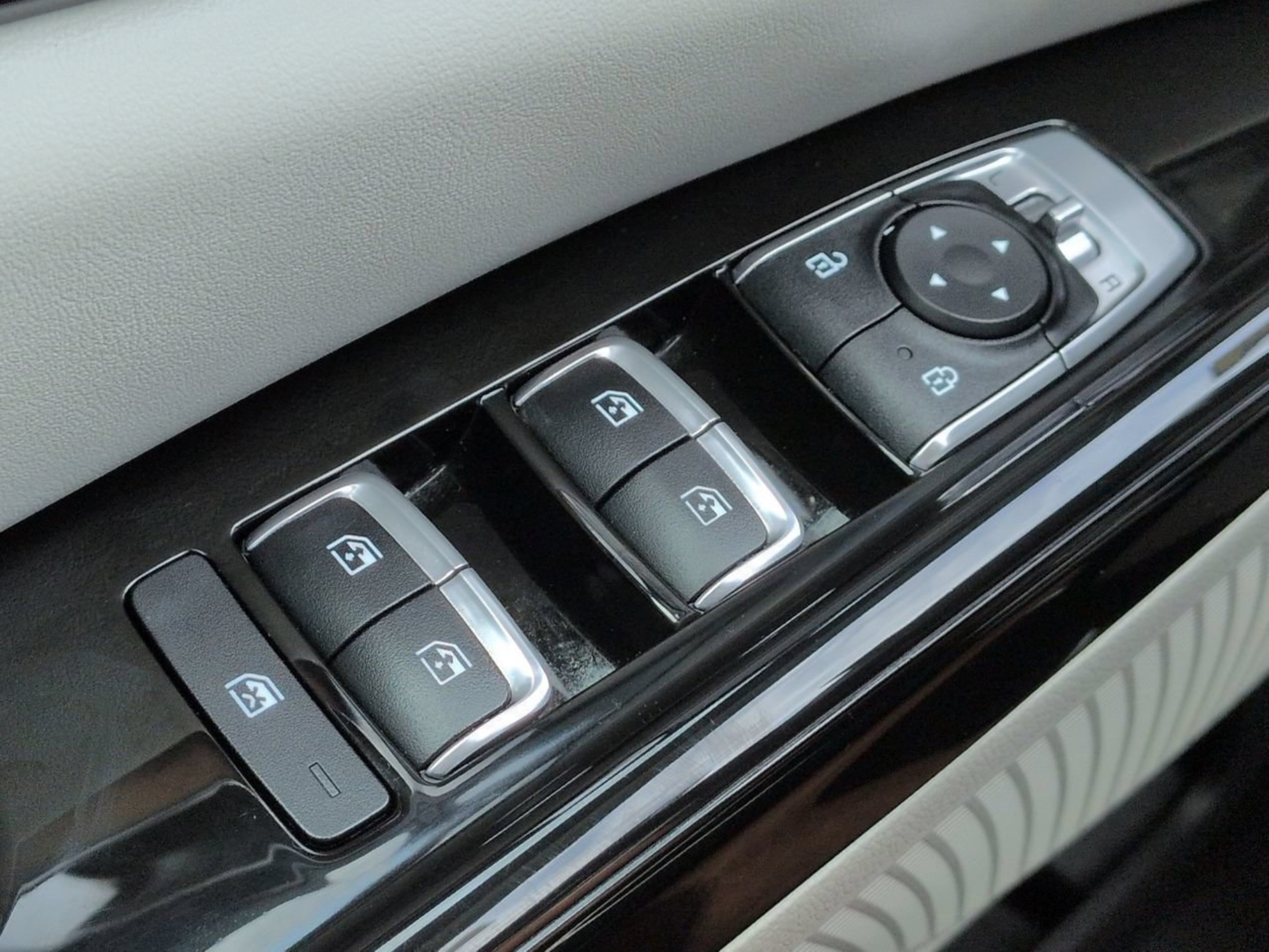 Certified 2023 Kia Carnival EX FWD image 31