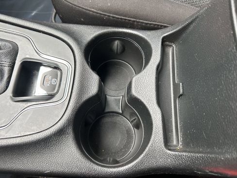 Used 2020 Jeep Cherokee Latitude image 18