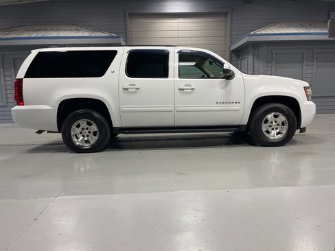 Used 2012 Chevrolet Suburban LT w/ Luxury Package AWD/4WD image 8