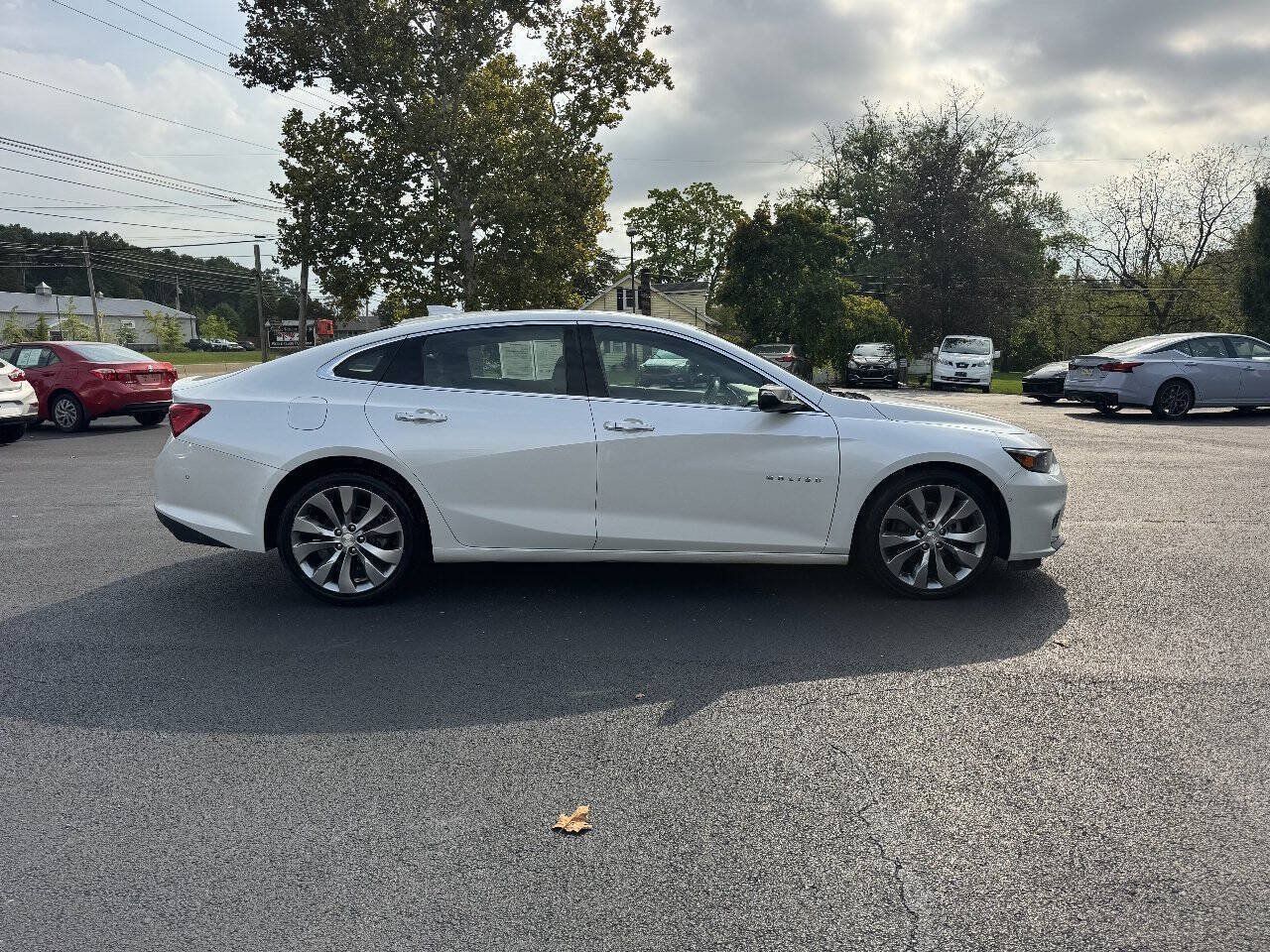 Used 2016 Chevrolet Malibu Premier w/ Driver Confidence Package II FWD image 5