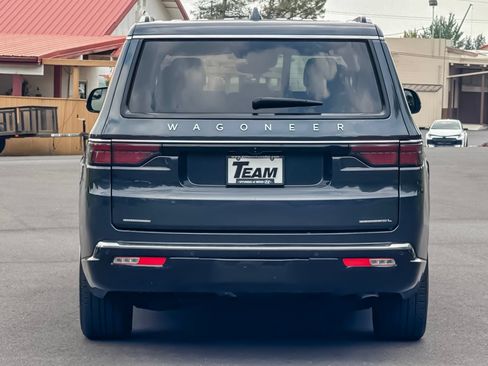 Used 2023 Jeep Wagoneer L Series II AWD/4WD image 5