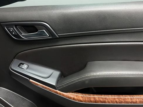 Used 2018 Chevrolet Suburban Premier RWD image 18