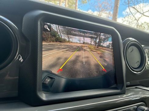 Used 2023 Jeep Gladiator Sport image 34