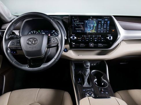 Used 2021 Toyota Highlander Platinum image 13