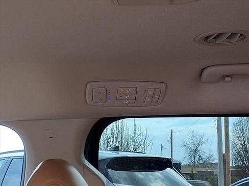 Used 2024 Kia Carnival LX image 24