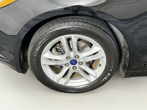 Used 2018 Ford Fusion SE w/ Fusion SE Technology Package FWD image 11