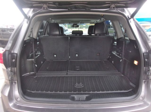 Used 2019 Toyota Highlander XLE AWD/4WD image 30