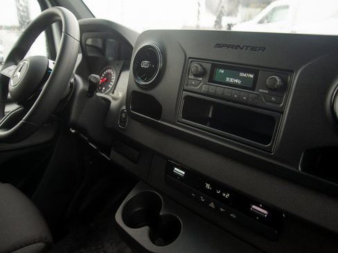 Used 2025 Mercedes-Benz Sprinter 2500 image 28