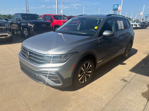 Used 2023 Volkswagen Tiguan S FWD image 2