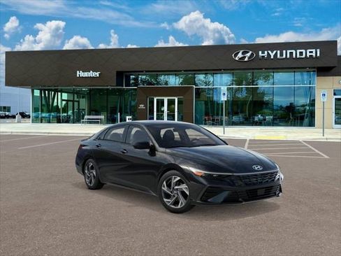 New 2026 Hyundai Elantra SEL Sport Premium FWD image 2