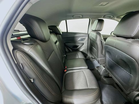 Used 2020 Chevrolet Trax LT w/ LT Convenience Package FWD image 25