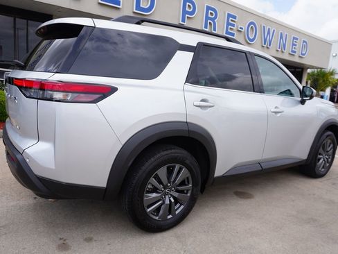 Used 2024 Nissan Pathfinder SV FWD image 6