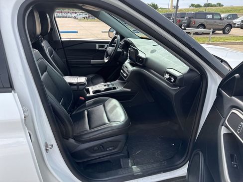 Used 2021 Ford Explorer XLT w/ Equipment Group 202A image 14