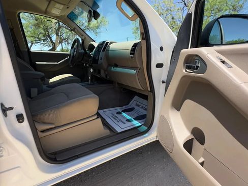 Used 2012 Nissan Frontier SV RWD image 22
