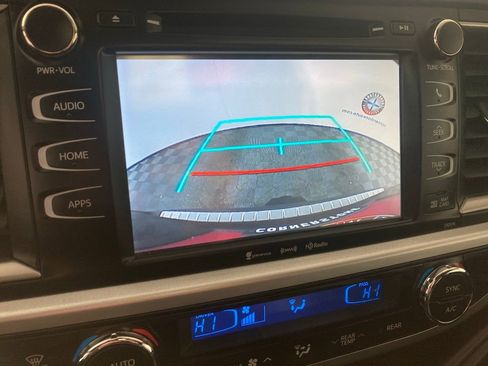 Used 2017 Toyota Highlander XLE image 4