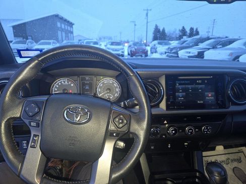 Used 2016 Toyota Tacoma TRD Off-Road image 26