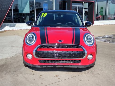 Used 2019 MINI Cooper 2-Door Hardtop image 2