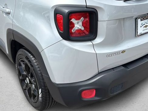 Used 2015 Jeep Renegade Latitude FWD image 35