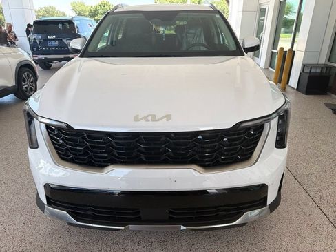 Certified 2025 Kia Sorento EX FWD image 2