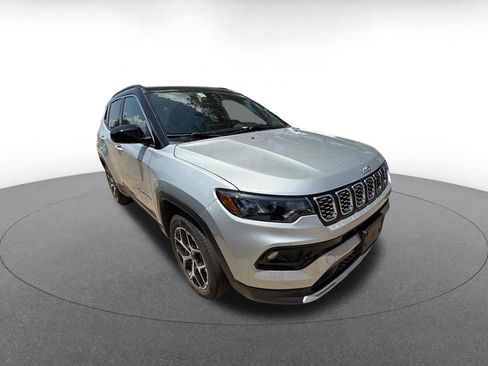 Used 2025 Jeep Compass Limited AWD/4WD image 2