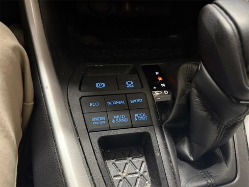 Used 2022 Toyota RAV4 XLE w/ Convenience Package image 31