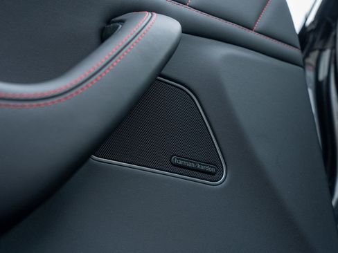 Used 2024 Maserati Levante GT Ultima image 16