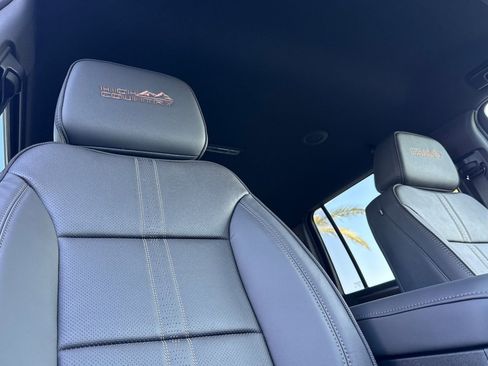 New 2026 Chevrolet Suburban High Country image 17