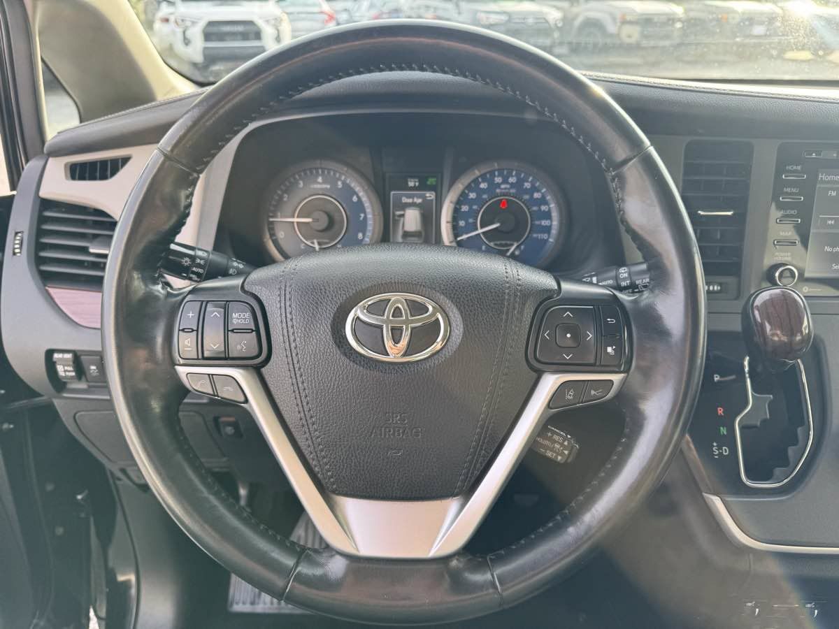 Used 2020 Toyota Sienna Limited Premium w/ Carpet Mat Package AWD/4WD image 18