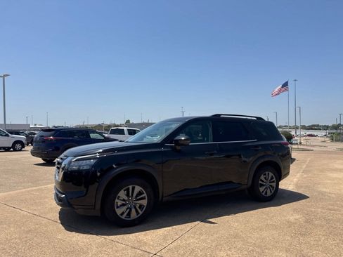 Certified 2025 Nissan Pathfinder SV FWD image 11