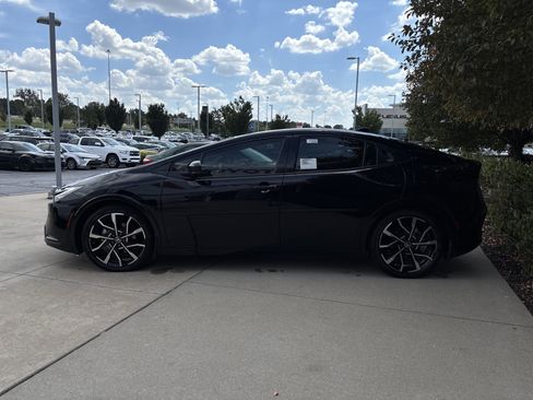 Used 2026 Toyota Prius Plug-In Hybrid w/ Limited Premium Package FWD image 7
