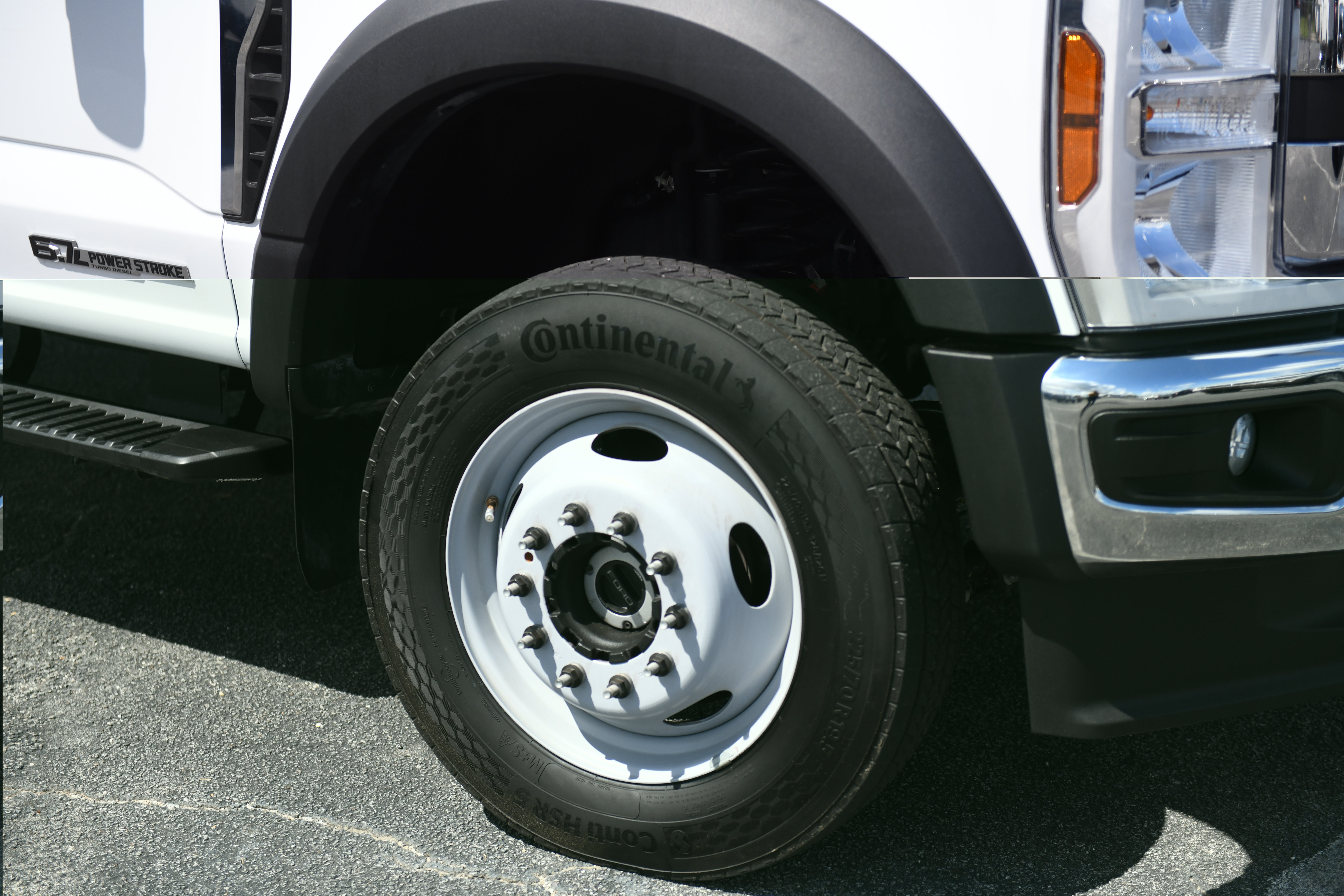Used 2026 Ford F550 4x4 Crew Cab image 3