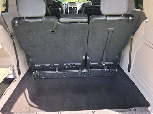 Used 2018 Dodge Grand Caravan SXT FWD image 17