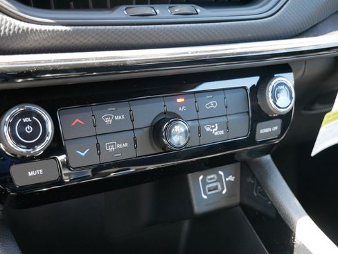 New 2026 Jeep Compass Latitude AWD/4WD image 15