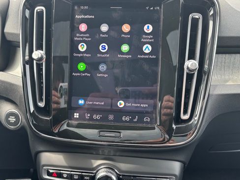 Certified 2024 Volvo XC40 B5 Core image 9