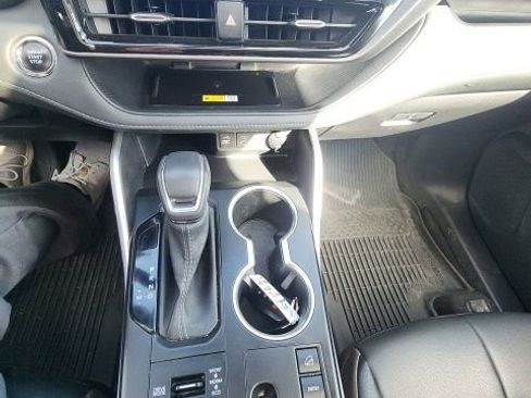 Used 2023 Toyota Highlander XLE image 11