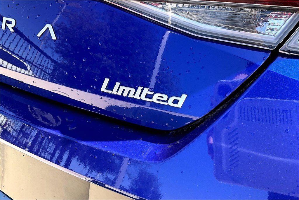 Used 2024 Hyundai Elantra Limited FWD image 37