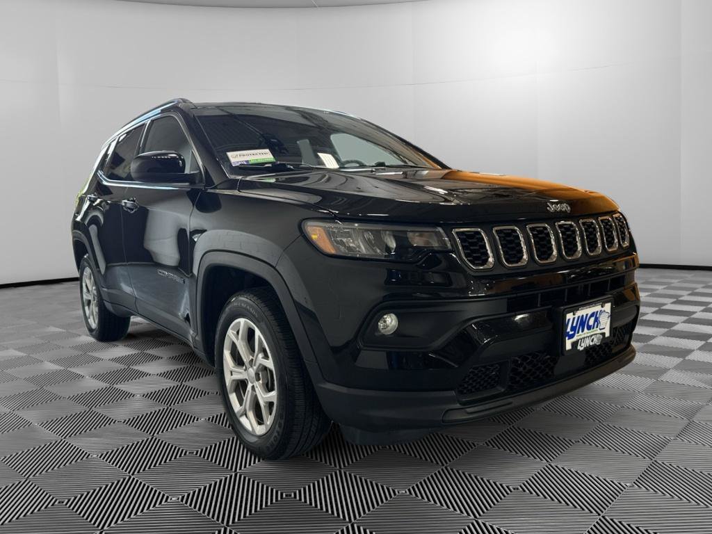 Used 2024 Jeep Compass Latitude AWD/4WD image 7