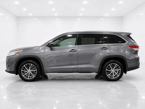 Used 2018 Toyota Highlander XLE w/ Protection Package #3 AWD/4WD image 2