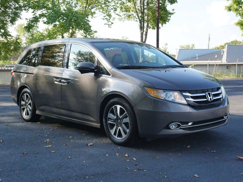 Used 2015 Honda Odyssey Touring image 3