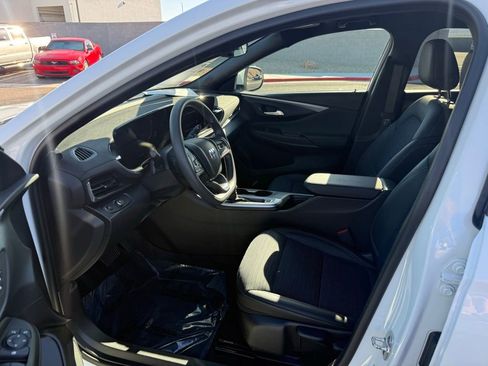 Certified 2025 Buick Envista Preferred image 11