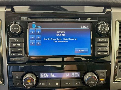 Used 2017 Nissan Titan Platinum Reserve w/ Off-Road Package AWD/4WD image 16
