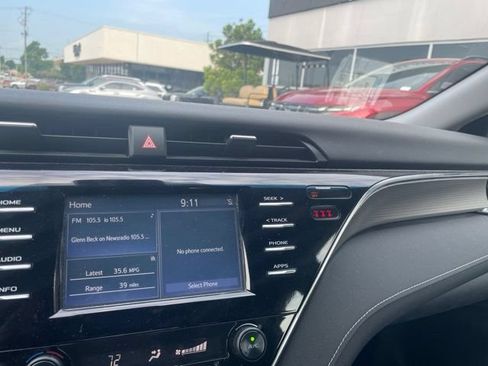 Used 2018 Toyota Camry SE w/ Convenience Package FWD image 23