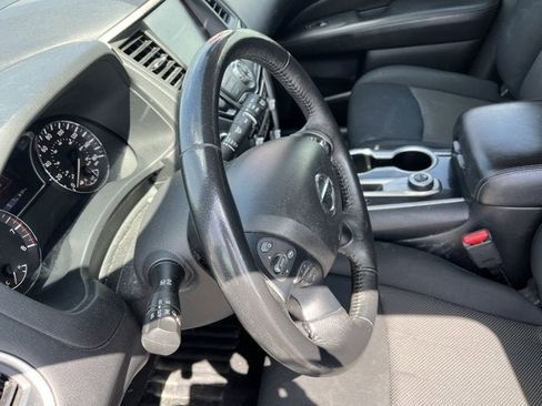 Certified 2019 Nissan Pathfinder SV image 16