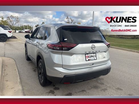 Used 2024 Nissan Rogue SV image 6