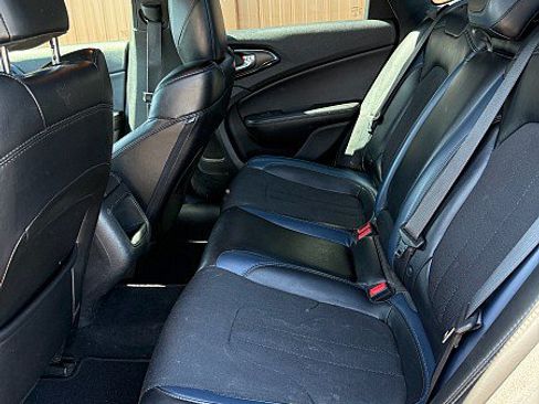 Used 2015 Chrysler 200 S FWD image 9
