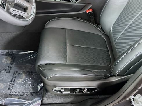 Certified 2025 Jeep Grand Cherokee Overland w/ Luxury Tech Group IV image 31